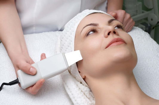 Limpeza da pele + massagem com aparelho de ultrassom